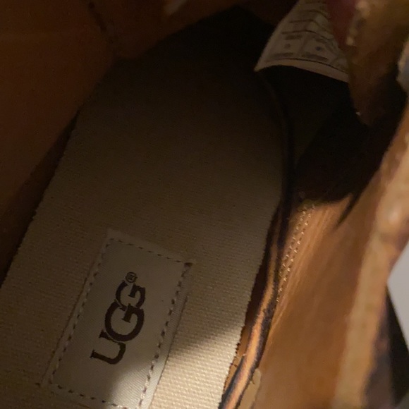 UGG Neumel Men’s Chukka Boots (MAKE AN OFFER!!!) - Picture 9 of 9